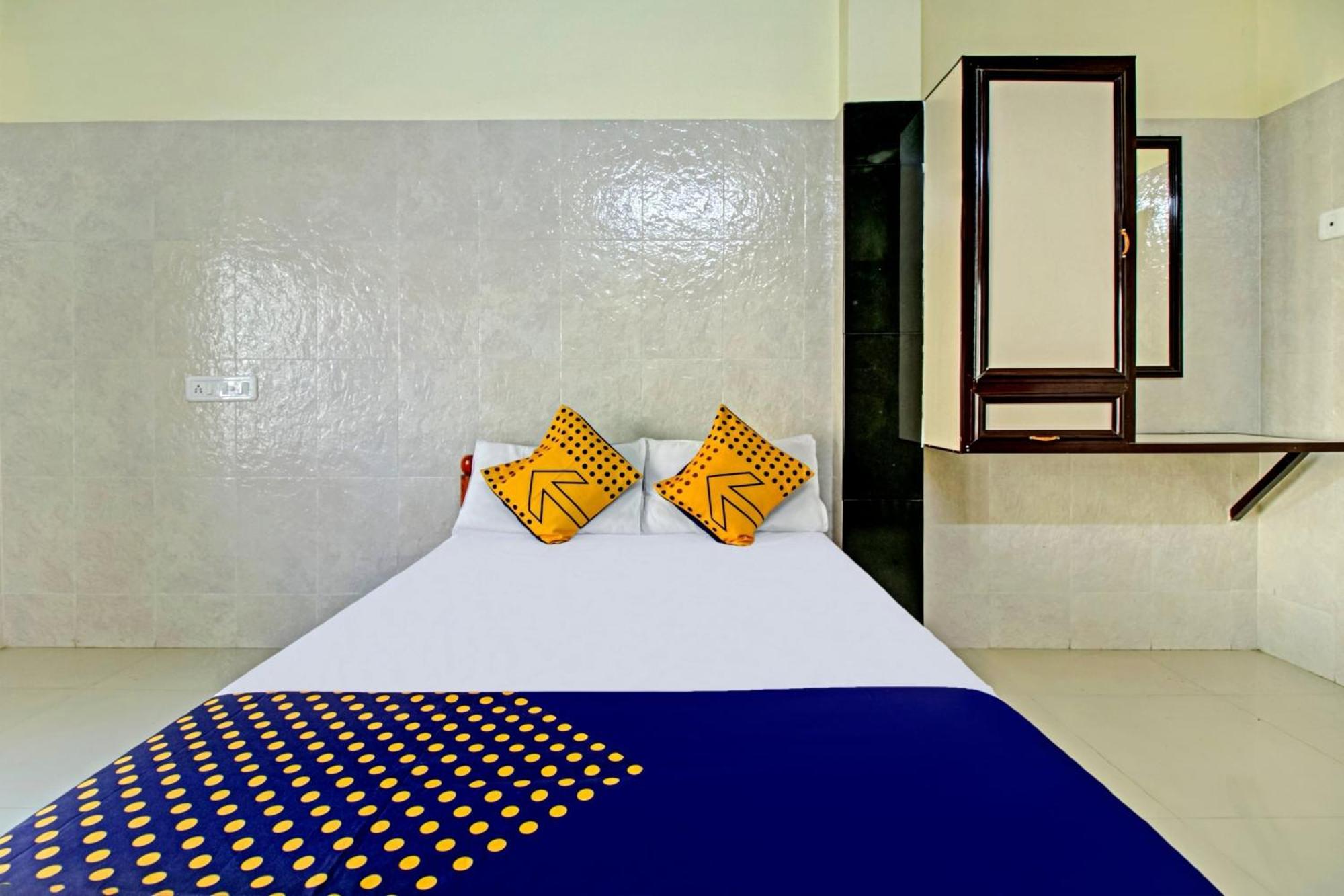 Spot On J P Tourist Home كولاّم المظهر الخارجي الصورة